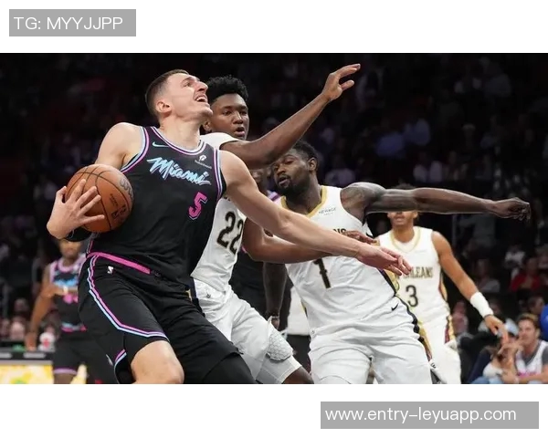 鲍威尔单场投中9记三分手感火热观察对手防守策略