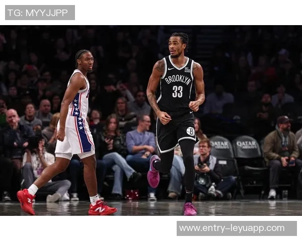 克拉克斯顿表现惊艳15投12中砍下28分10篮板4助攻展现统治力